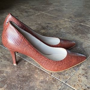 Cole Haan Size 9 heels in great condition, brown